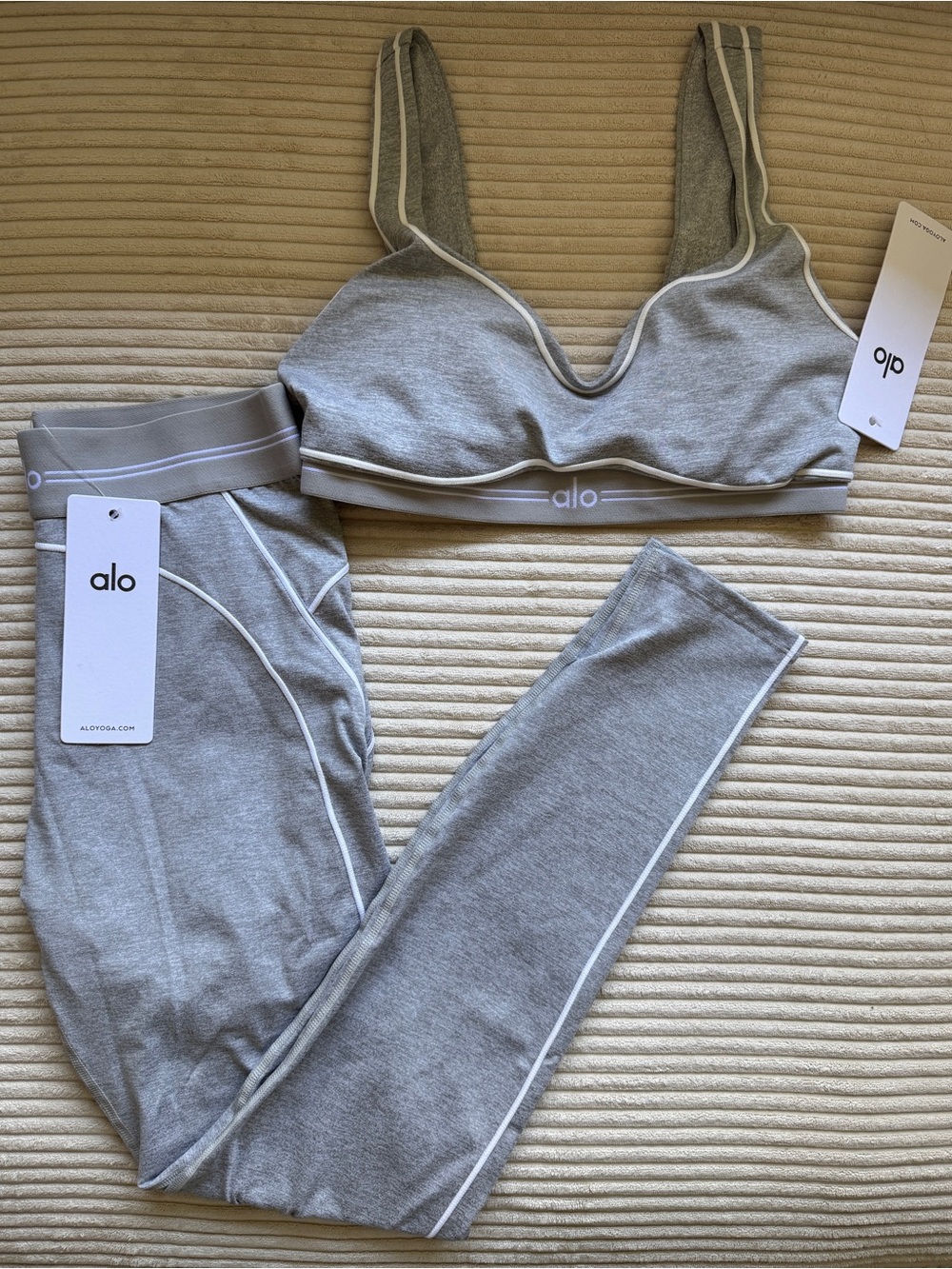 ALO Yoga Light Gray Seam-Trim Sports Bra and Leggings Set